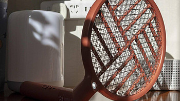 电蚊拍90°大变身还能当灭蚊灯？向物折叠电蚊拍，和蚊虫说拜拜
