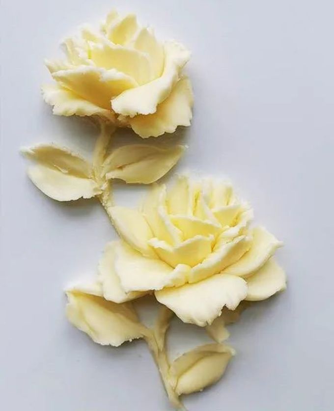 为了做出漂亮的蛋糕浮雕花,她修炼3年,只看花就知道她付出了多少,那叫一个美~