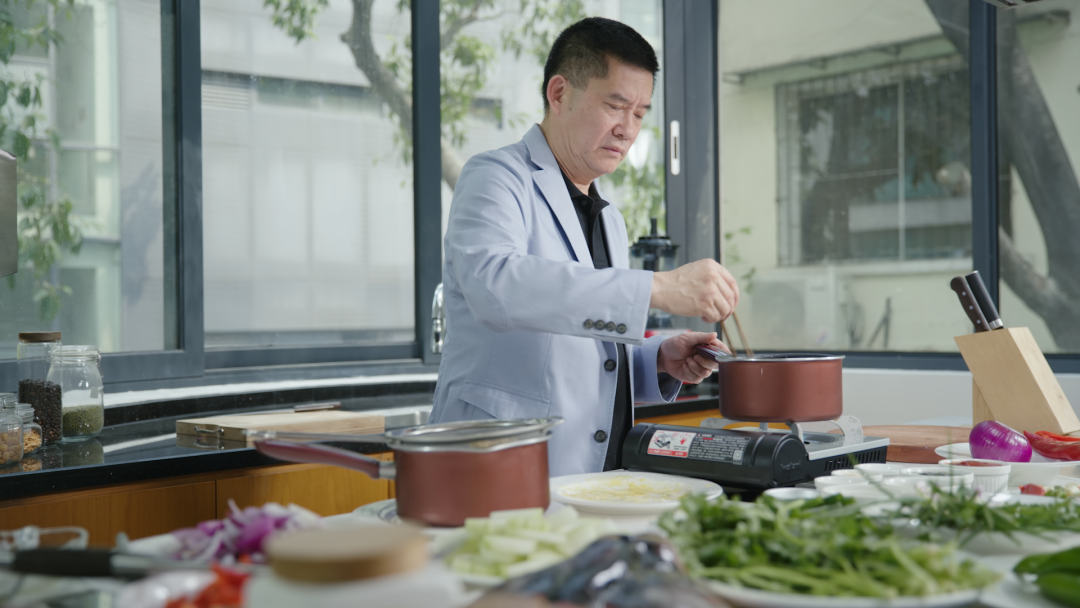 在港追梦30年，为了家庭，他回到广州做隐世厨神