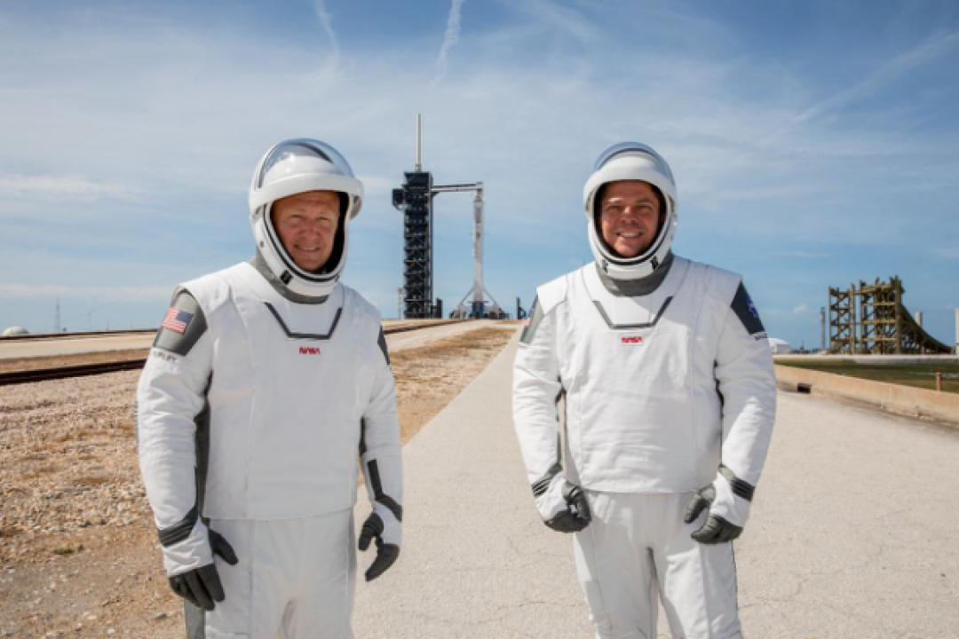SpaceX宇航服如何摆脱臃肿感？埃隆·马斯克改变了航空服设计史