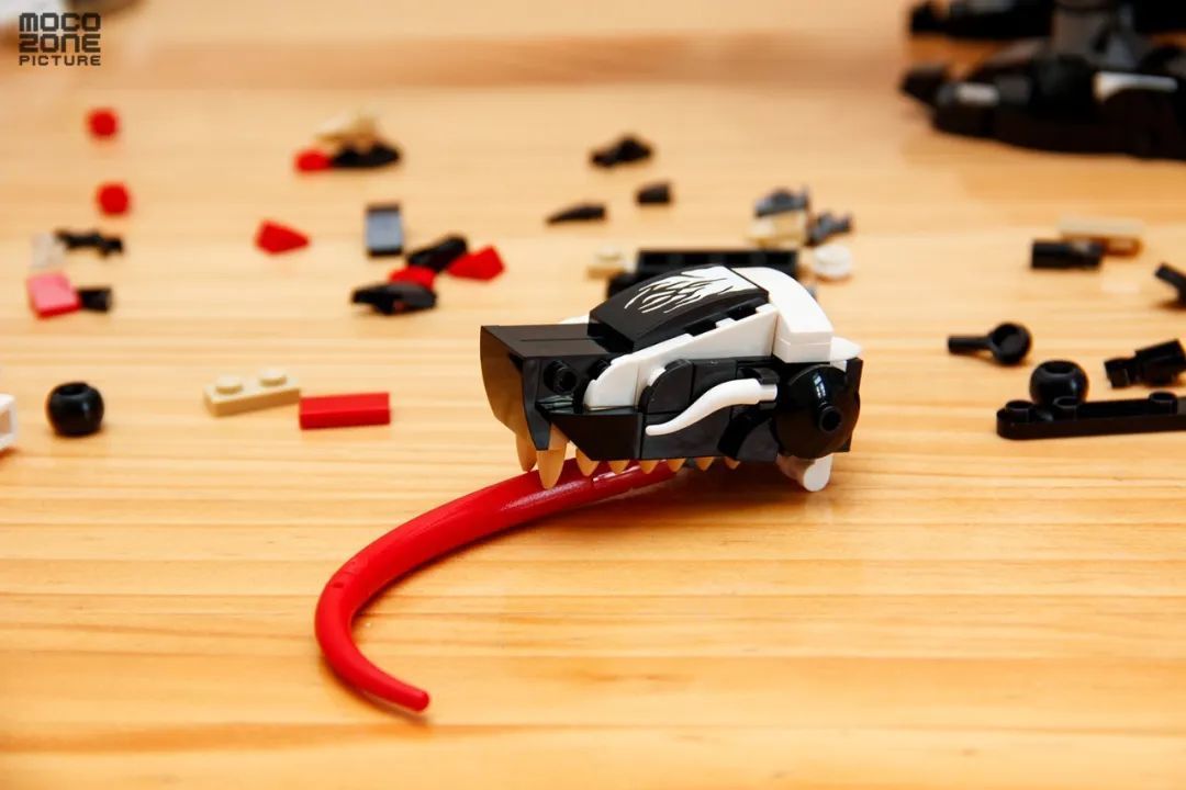 整个拼搭完毕的毒液霸王龙,样子是不是很不错?