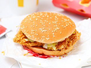 麦当劳麦辣精选三件套，经典美味，超值畅享