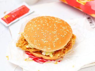 麦当劳麦辣精选三件套，经典美味，超值畅享