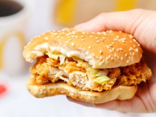 麦当劳麦辣精选三件套，经典美味，超值畅享