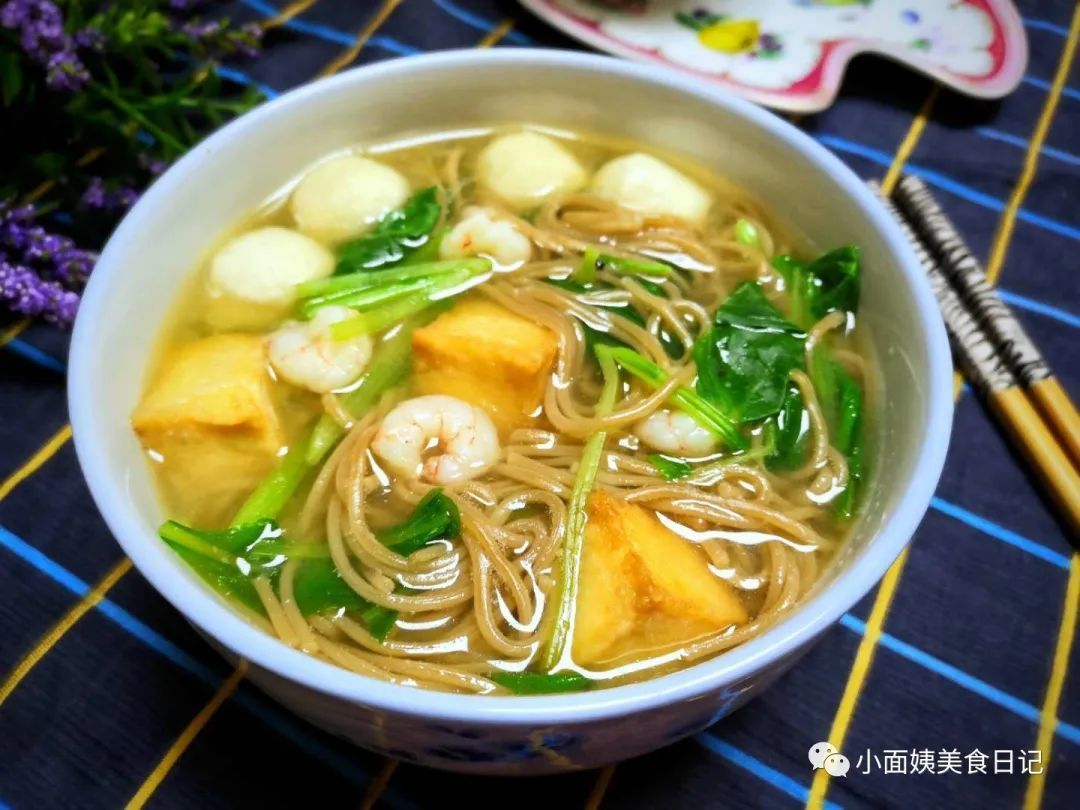 这碗早餐营养健康，简单快手，不到10分钟上桌，吃上一碗胃特舒服！