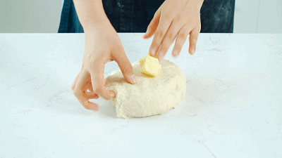干货丨掌握这些要点，手揉面包15分钟轻松出膜！