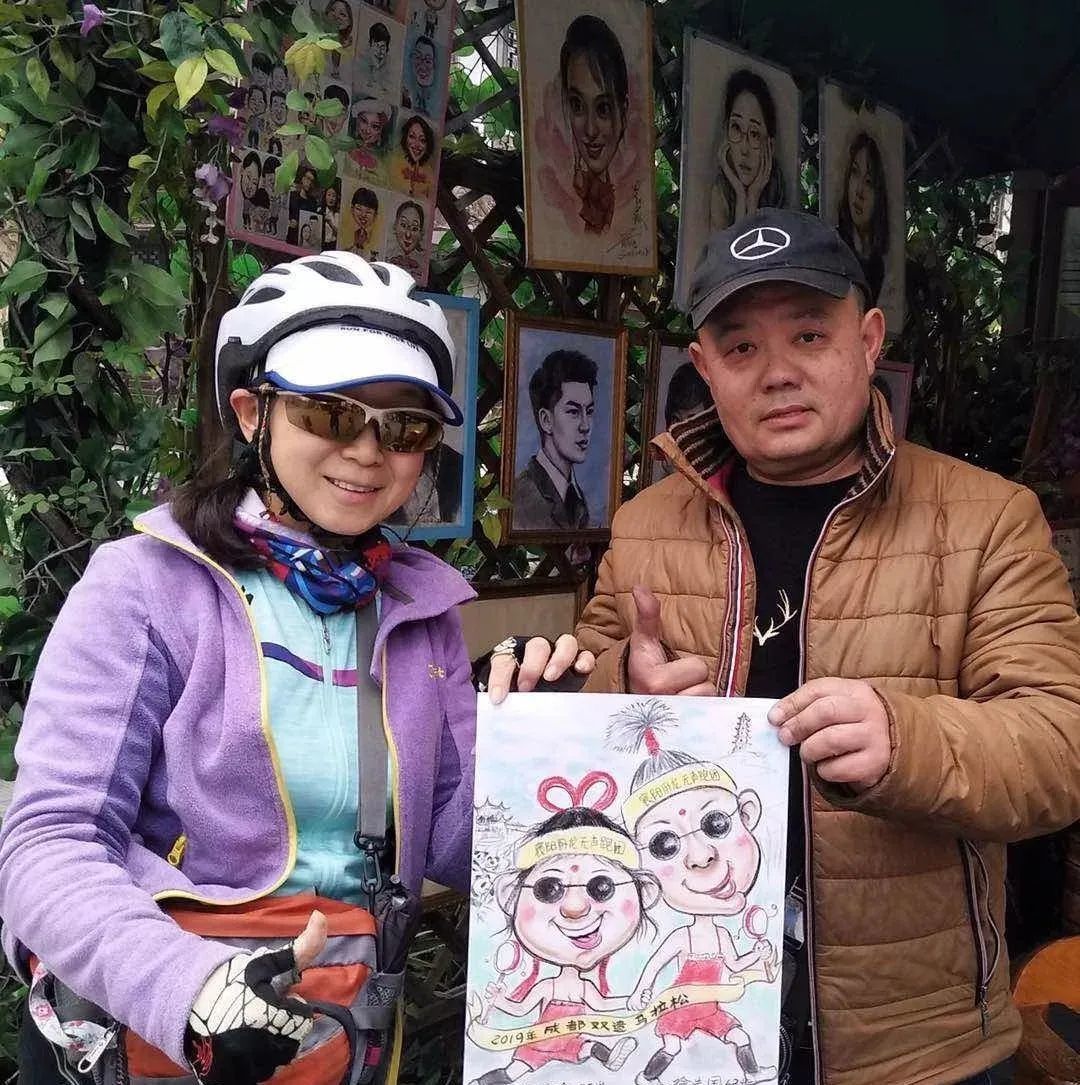 地摊经济崛起:艺术家街头纷纷摆地摊卖画像,一天少则上千,多则上万?!