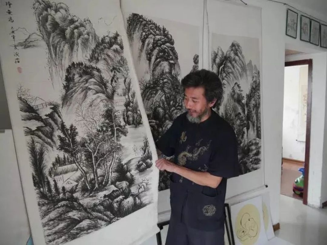 地摊经济崛起:艺术家街头纷纷摆地摊卖画像,一天少则上千,多则上万?!