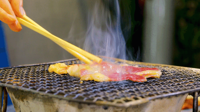 一盘肉才19元,开到凌晨4点,还是拍照圣地,这家烤肉人不多才怪!