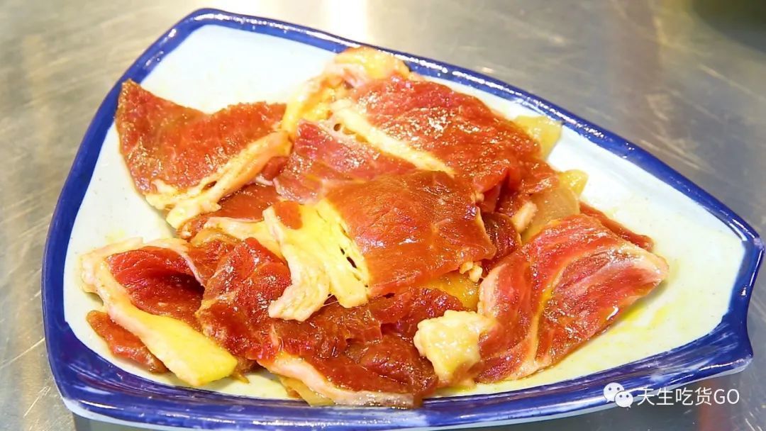 一盘肉才19元,开到凌晨4点,还是拍照圣地,这家烤肉人不多才怪!