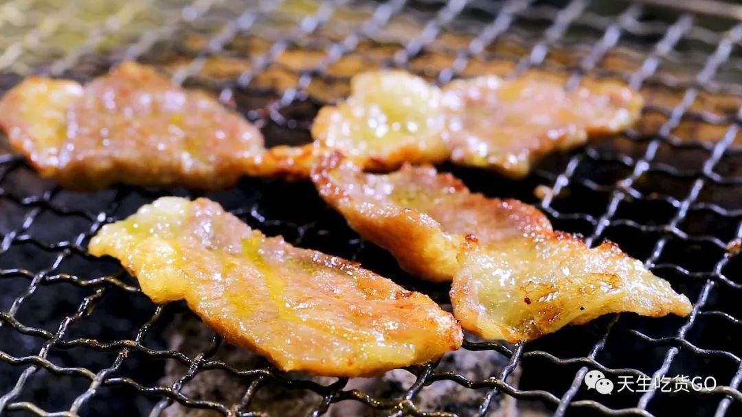一盘肉才19元,开到凌晨4点,还是拍照圣地,这家烤肉人不多才怪!