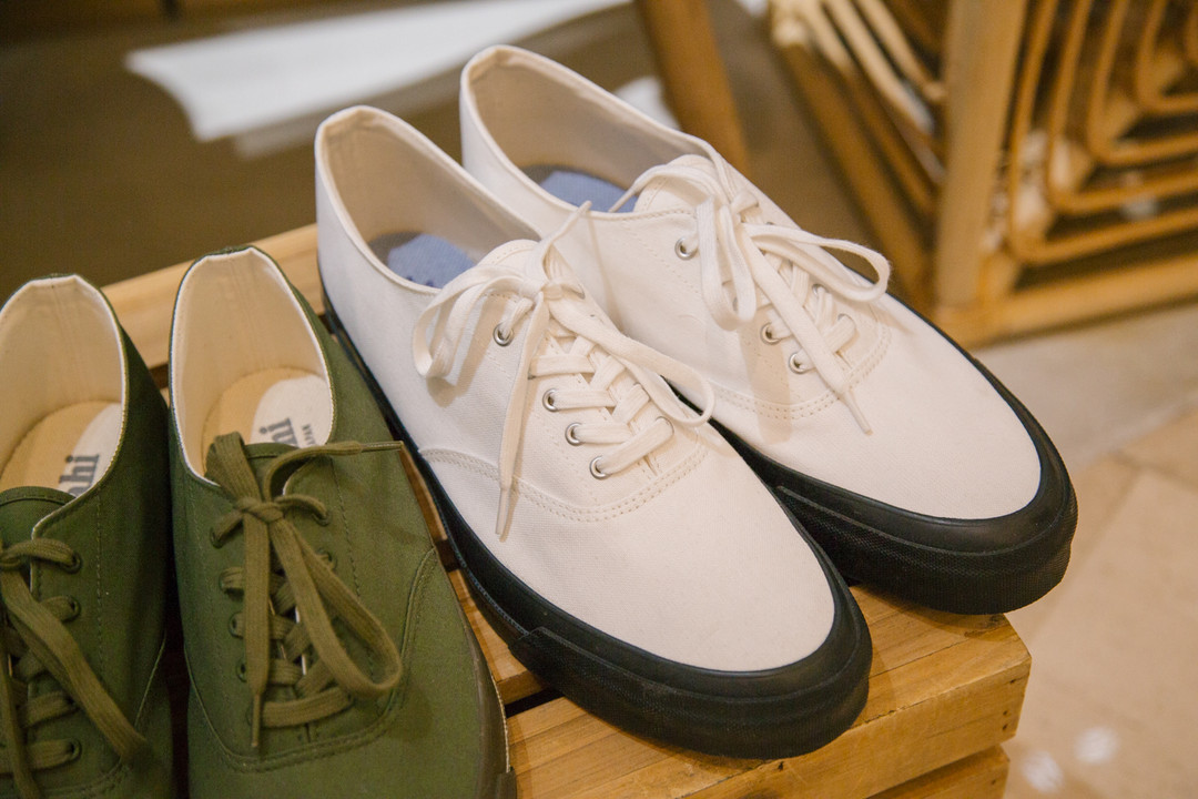 Asahi板鞋设计虽简单，但却适合多种风格搭配