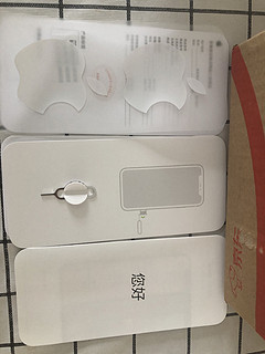 红色iPhone11，128G版