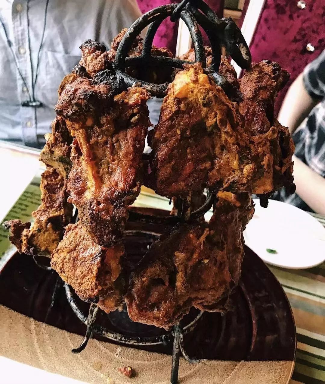 馕包肉、油塔子、 米肠子、面肺子……新疆就是主食的天堂呀！！