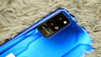 即使没有光也可以灿烂:不止拍照强大的荣耀play4 pro 手机