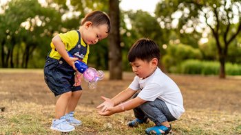 索尼FE 35mm f/1.4 ZA｜用“爹味十足”的镜头拍娃 