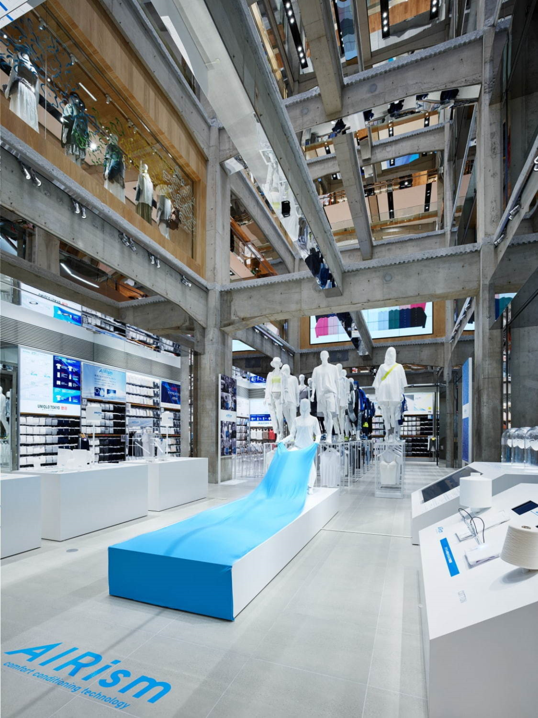 优衣库全球最大旗舰店开幕，裸露的混凝土框架让人惊艳！