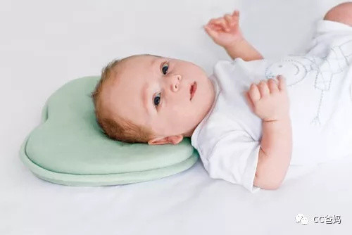 宝宝头睡偏了真的会影响脑部智力发育吗？偏头应该如何预防？