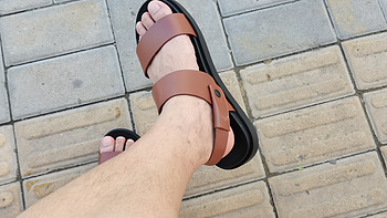 炎炎夏日，清凉一脚，用凉鞋祛除暑意？
