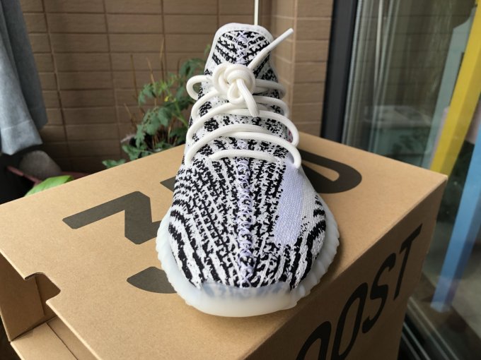阿迪达斯跑鞋