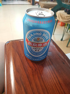 蓝罐的啤酒