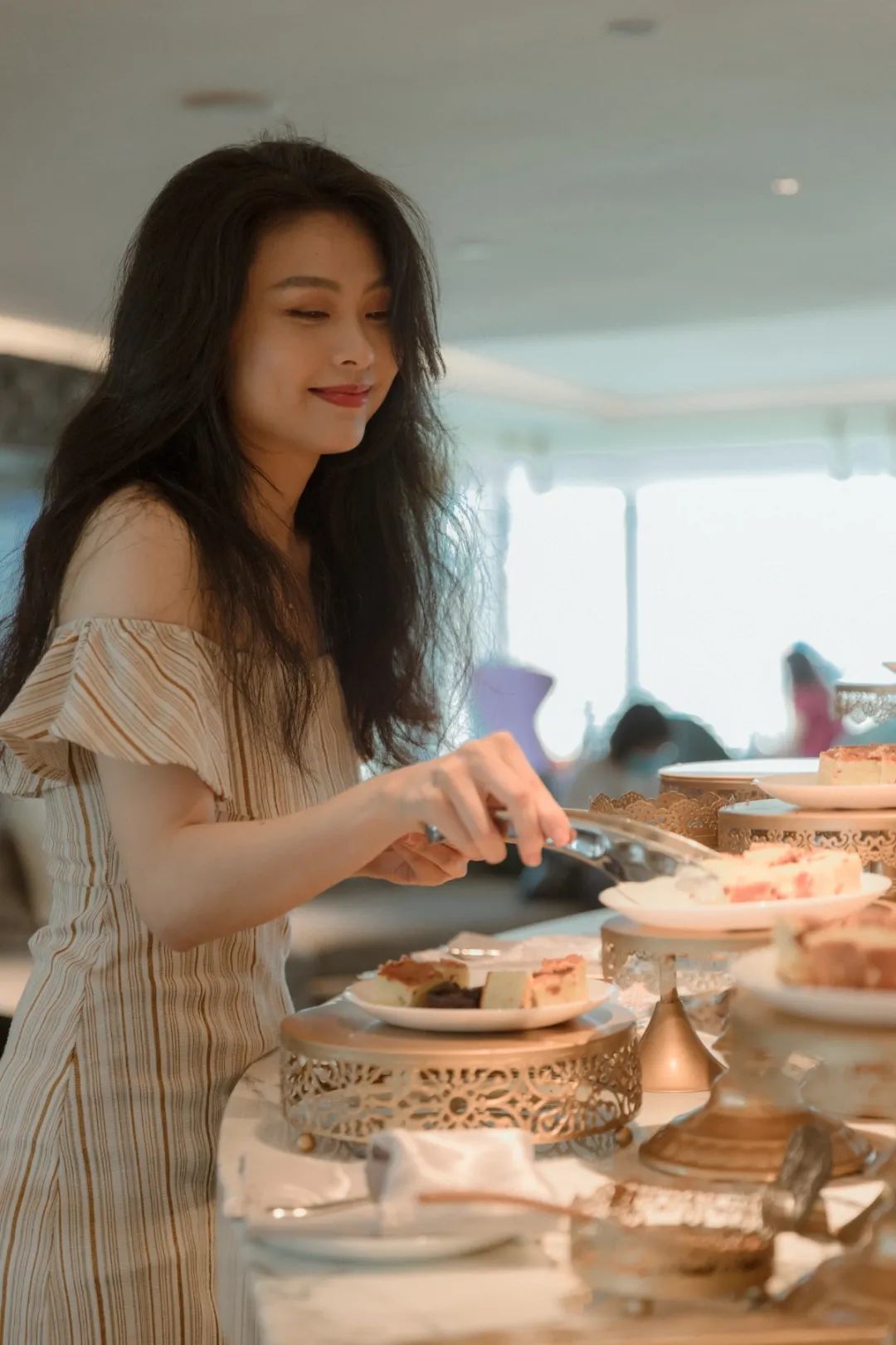 广州CBD绝美夜景,在这家酒店的浴缸里就能一览无余