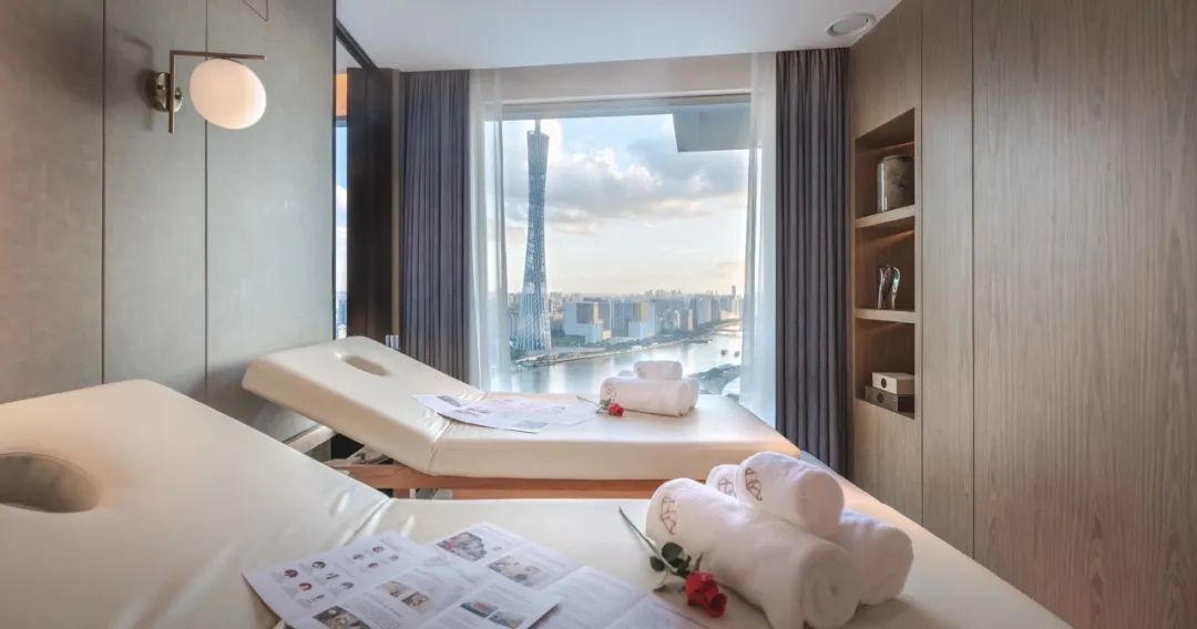 广州CBD绝美夜景,在这家酒店的浴缸里就能一览无余