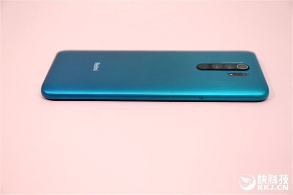 5020mAh大电池仅799元，Redmi 9墨黛青开箱图赏