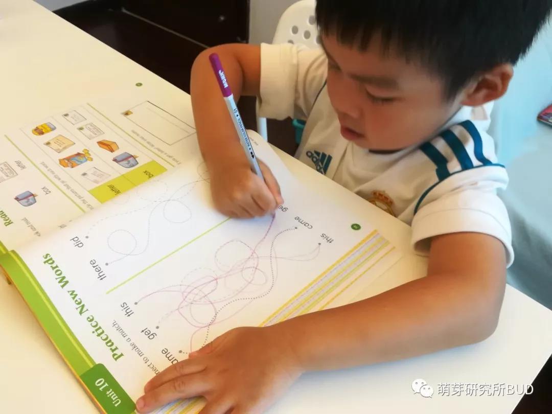 英语启蒙路上,每个孩子都必备的经典教材,你还缺哪一本?