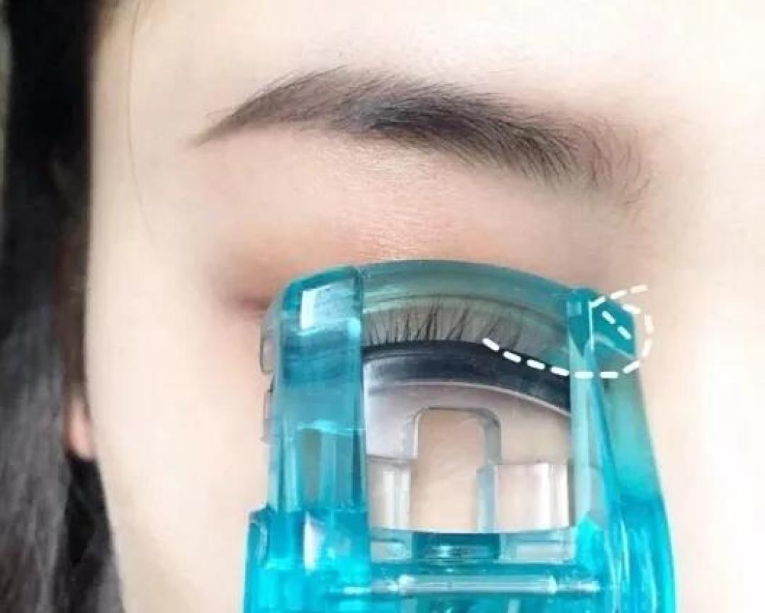 拍脸加速精华吸收?吸油纸越吸越油?这6个护肤坑你一定踩过!