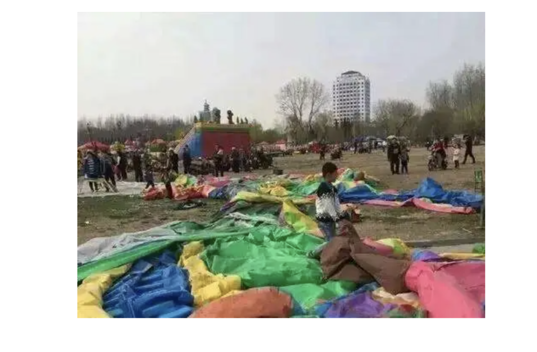 心痛,11岁女孩玩高空吊桥不幸坠落!暑假将至,别让这些“网红项目”伤了孩子