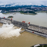 继直播造医院后，湖北电信在央视频App全程直播三峡大坝水位变化，还能看到泄洪壮观景象