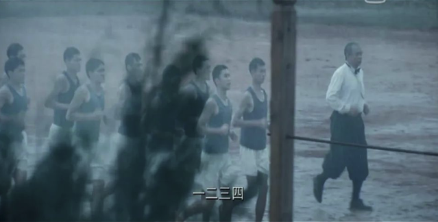 官方回应！清华体育：不评价国足，清华男生如何把3000米轻松跑进12'20''？