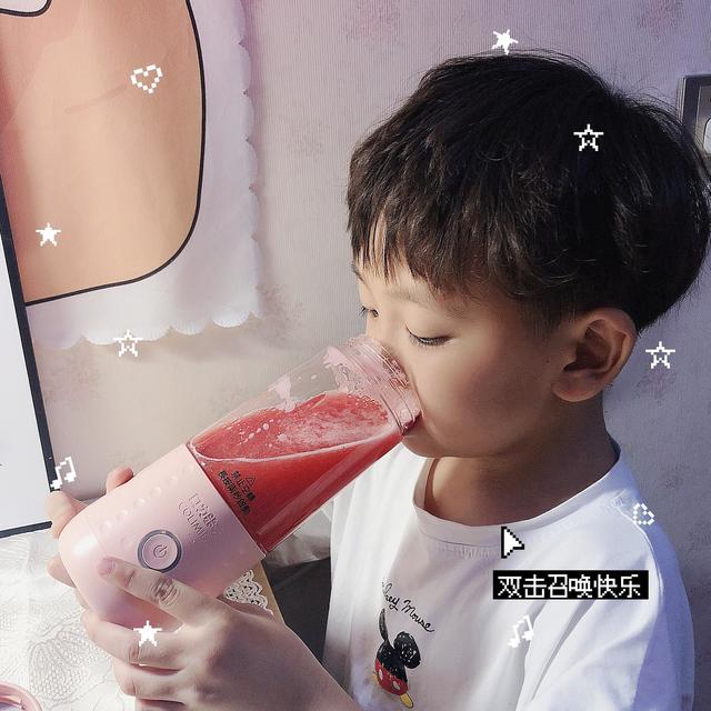 这个夏天，我买了colimida便携迷你榨汁机