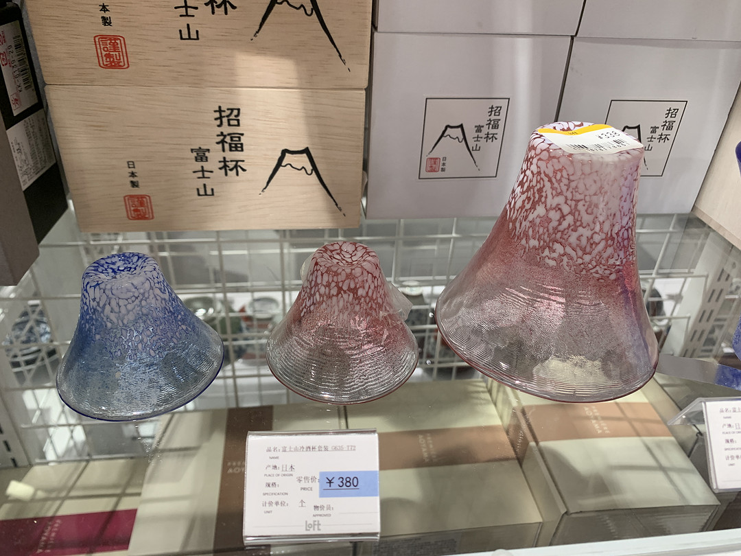 日本杂货巨头LOFT探店！高达、美妆、文具等产品超多！快来种草！价格嘛......