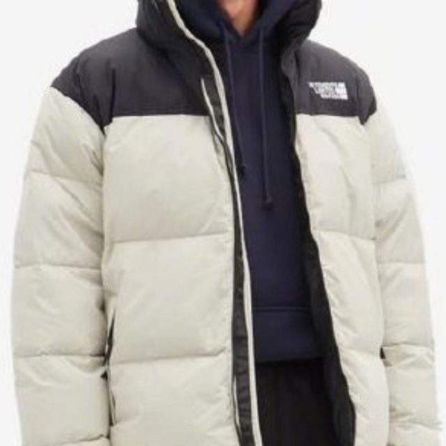 Vetements 推出致敬 The North Face 的全新外套单品 