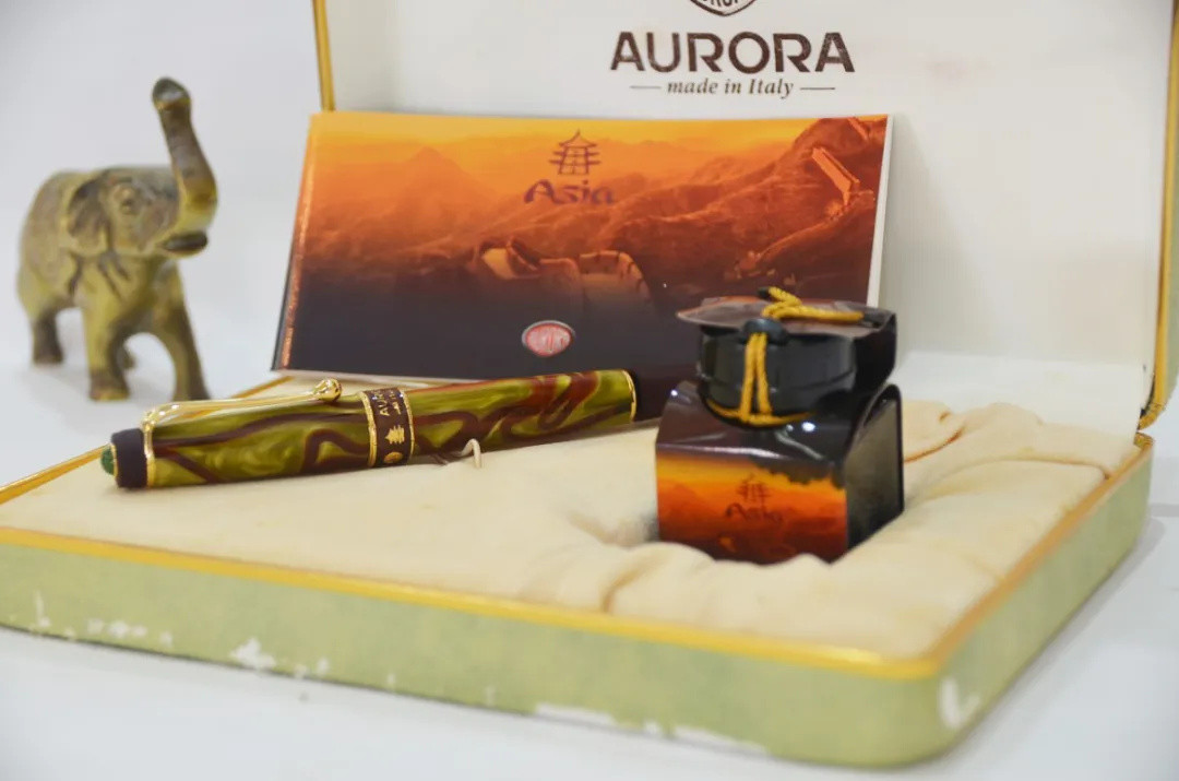 来自上世纪的复古钢笔Aurora（奥罗拉)，竟能如此展现五大洲的色彩！