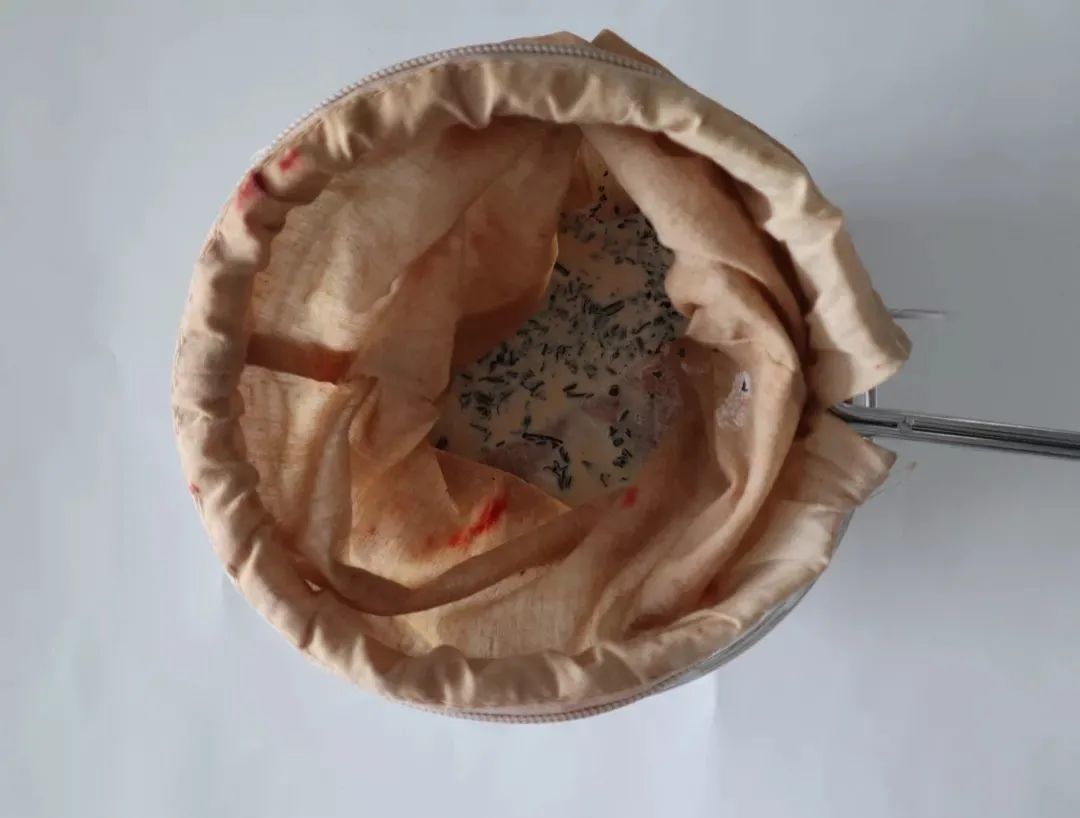外表包裹一层脆皮巧克力星空蛋糕卷,火爆私房的单品,卖疯了!