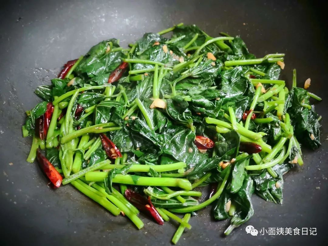 此菜一分钱不花,农村到处都是,清香爽口又营养,比空心菜好吃!