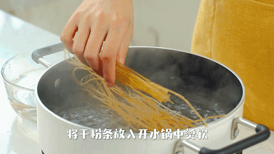 一道菜搞定一餐,又能少洗几个碗了!