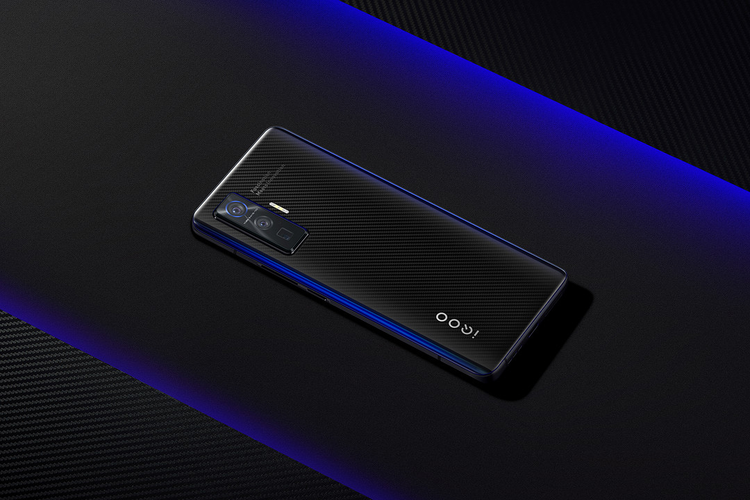 iQOO 5系列5G手机正式发布，标配GN1主摄、120Hz屏幕，Pro版配120W快充与曲面屏 售价3998/4998元起
