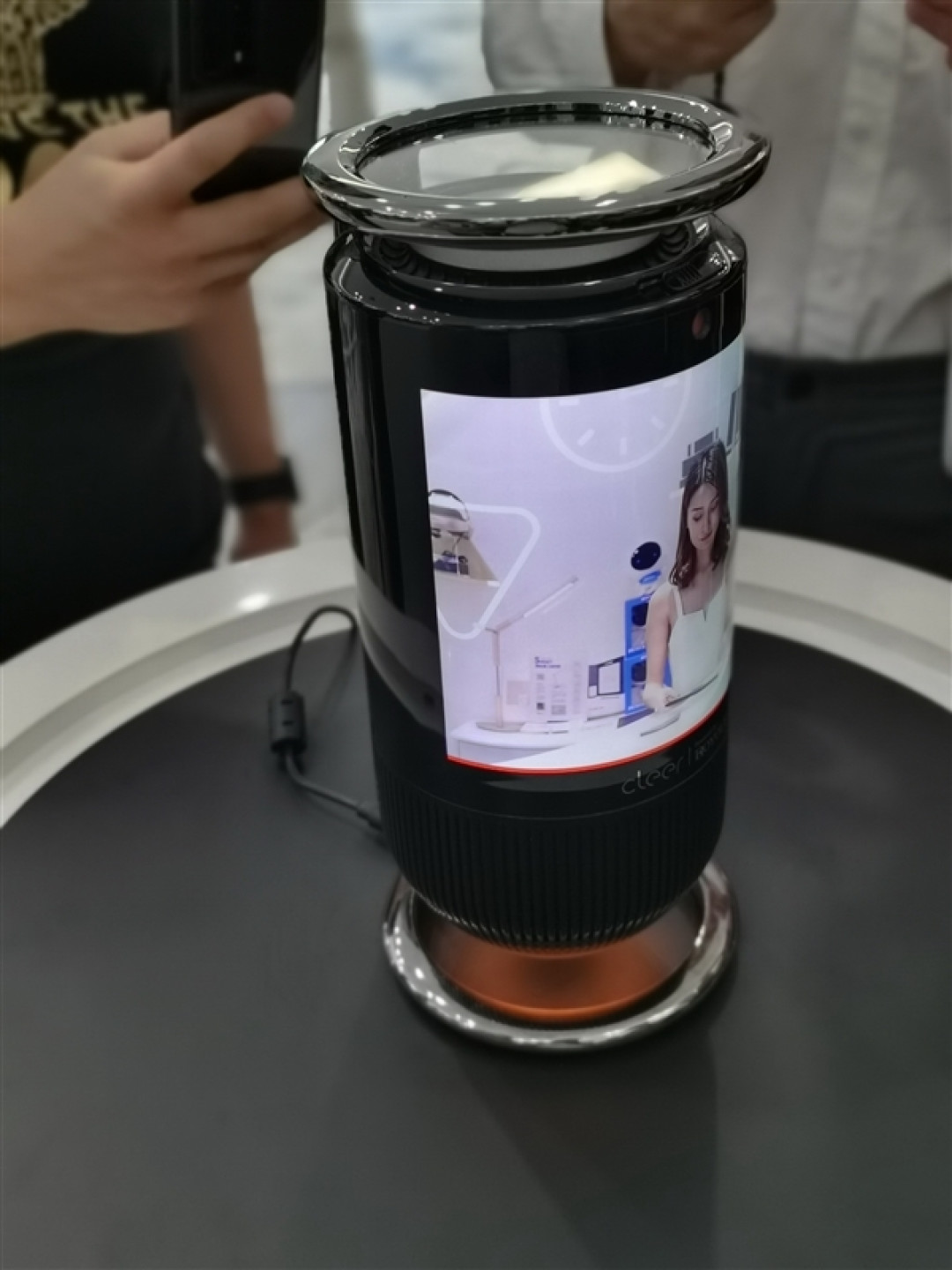智能音箱上的柔性屏