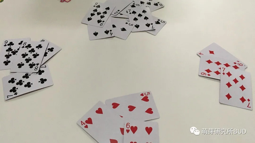 怎么教娃学数学？一副扑克牌、几张A4纸就可以，超多玩法一文搞定
