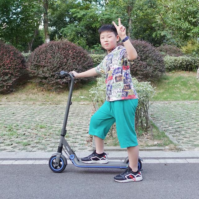 滑板少年,炫酷上街,Ninebot E10 电动滑板车体验