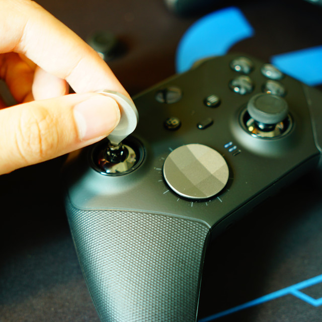 我在索尼电视上接了个NS并连接Xbox Elite 2 精英手柄 2代 玩国行塞尔达传说 附开箱