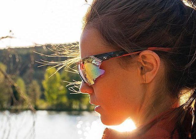 被嘲笑是装备党？跑步时该不该戴运动眼镜？