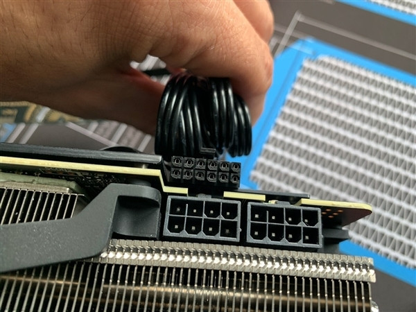 NVIDIA RTX 30系列PCB确认是“V”型缺口设计、还有竖置12Pin外接供电