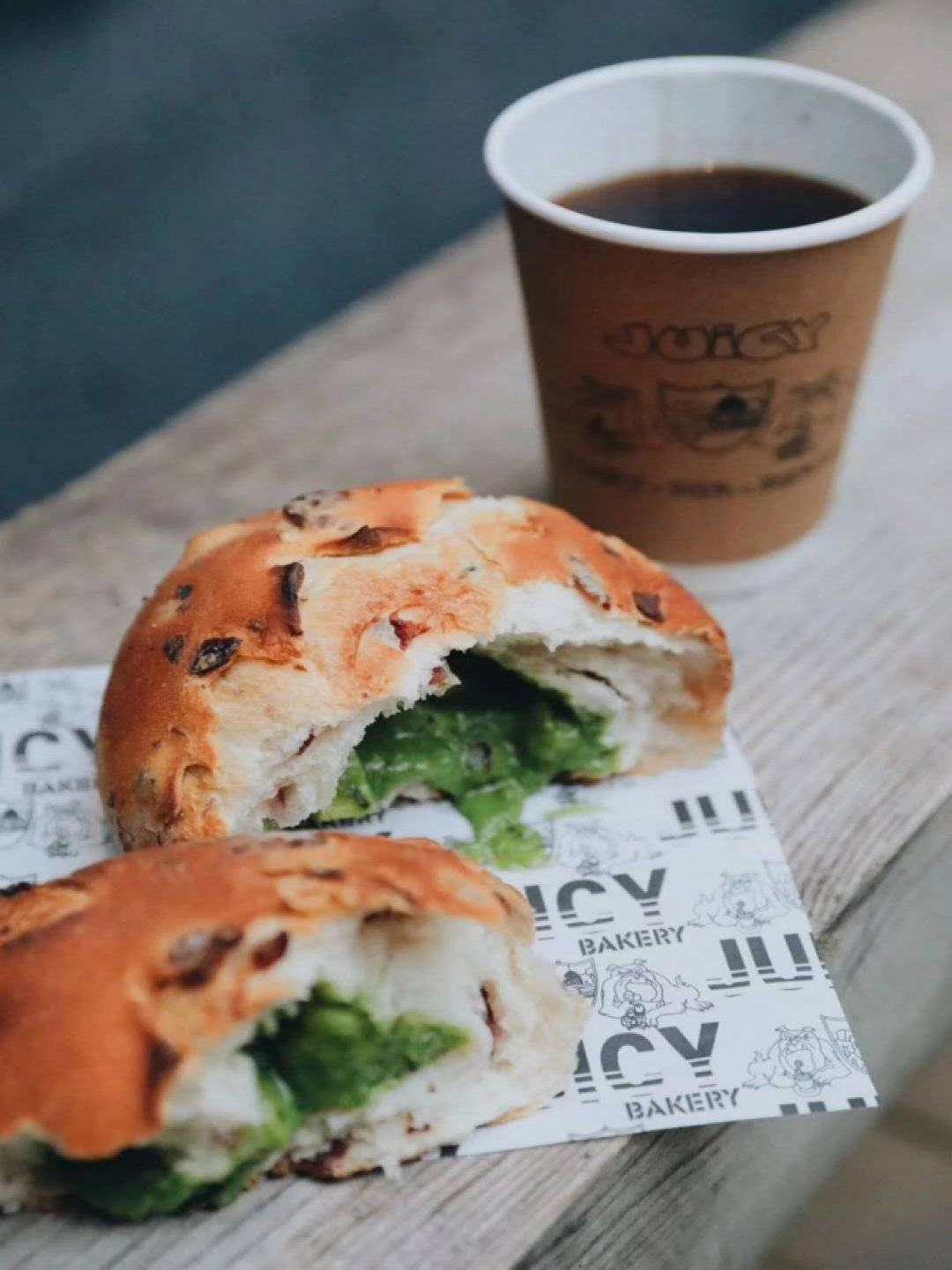 火遍街头的工业风网红烘焙店JUICY BAKERY,这家店顾客来了就不想走!