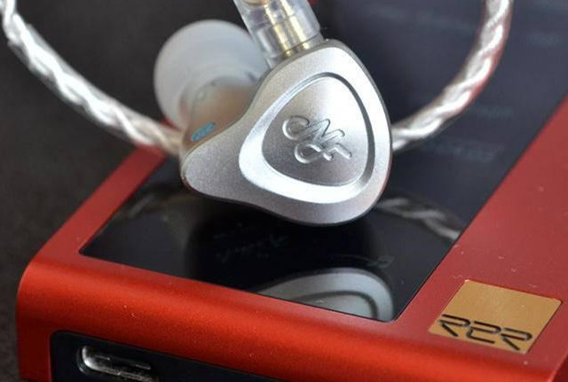 NF Audio NM2+ 颇有“分量”的千元级监听耳塞