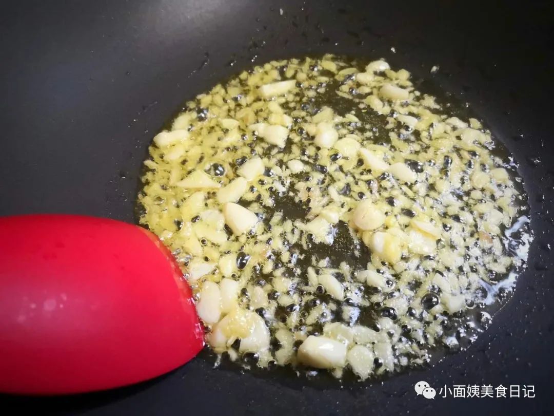 这俩食材一起炒，想不到竟然这么好吃，比肉香，可惜很多人不知道！